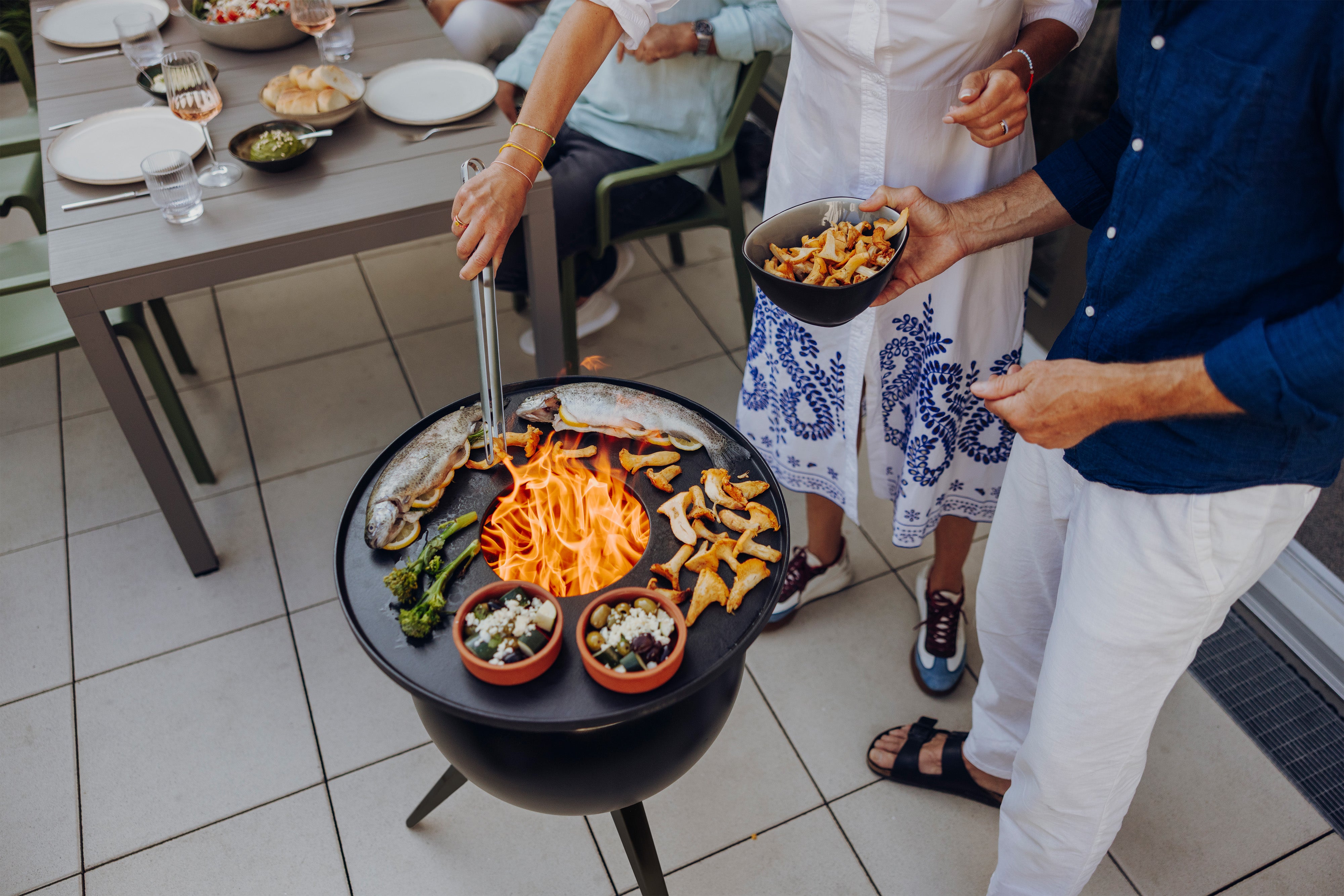 Höfats MOON 45 all Black Plancha-Grillset hoch
