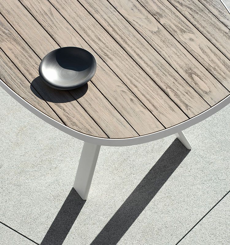 Ethimo Esedra Oval dining table