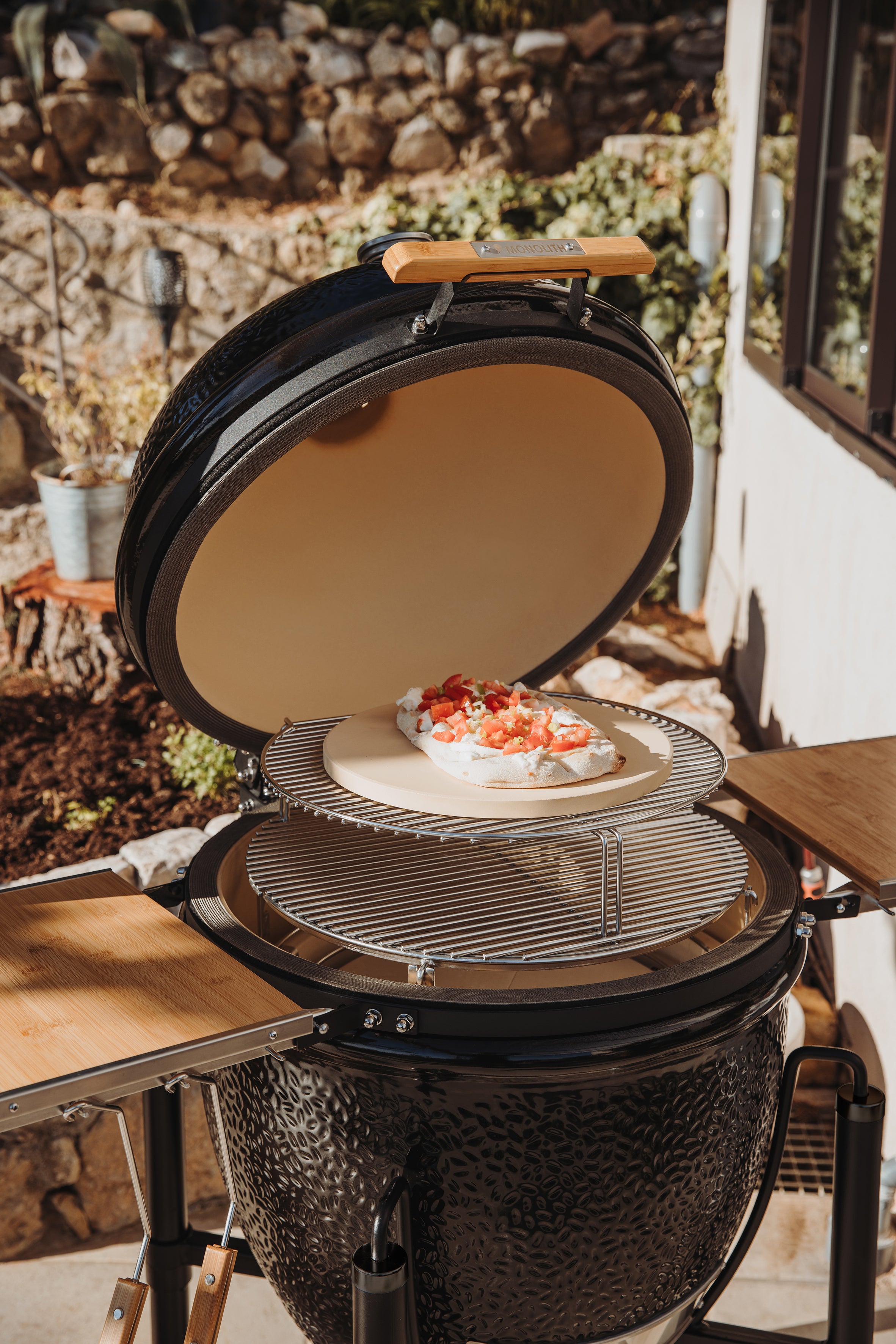 MONOLITH ONE.66 Ceramic Kamado Grill