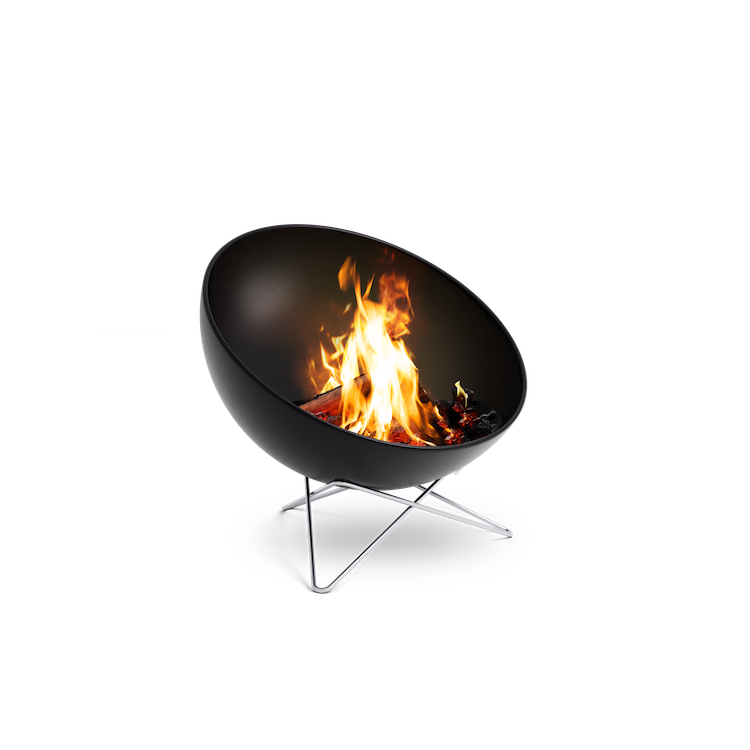 Höfats Bowl 57 mit Sternfuss geschwenkt und brennendem Feuer