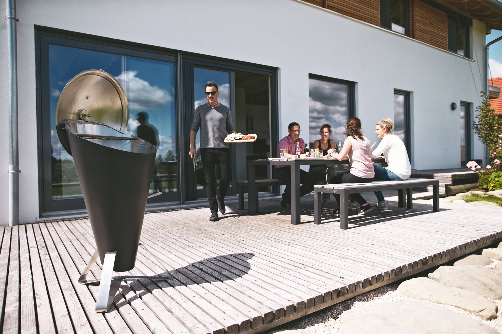 Höfats Cone Holzkohlegrill und Feuerschale